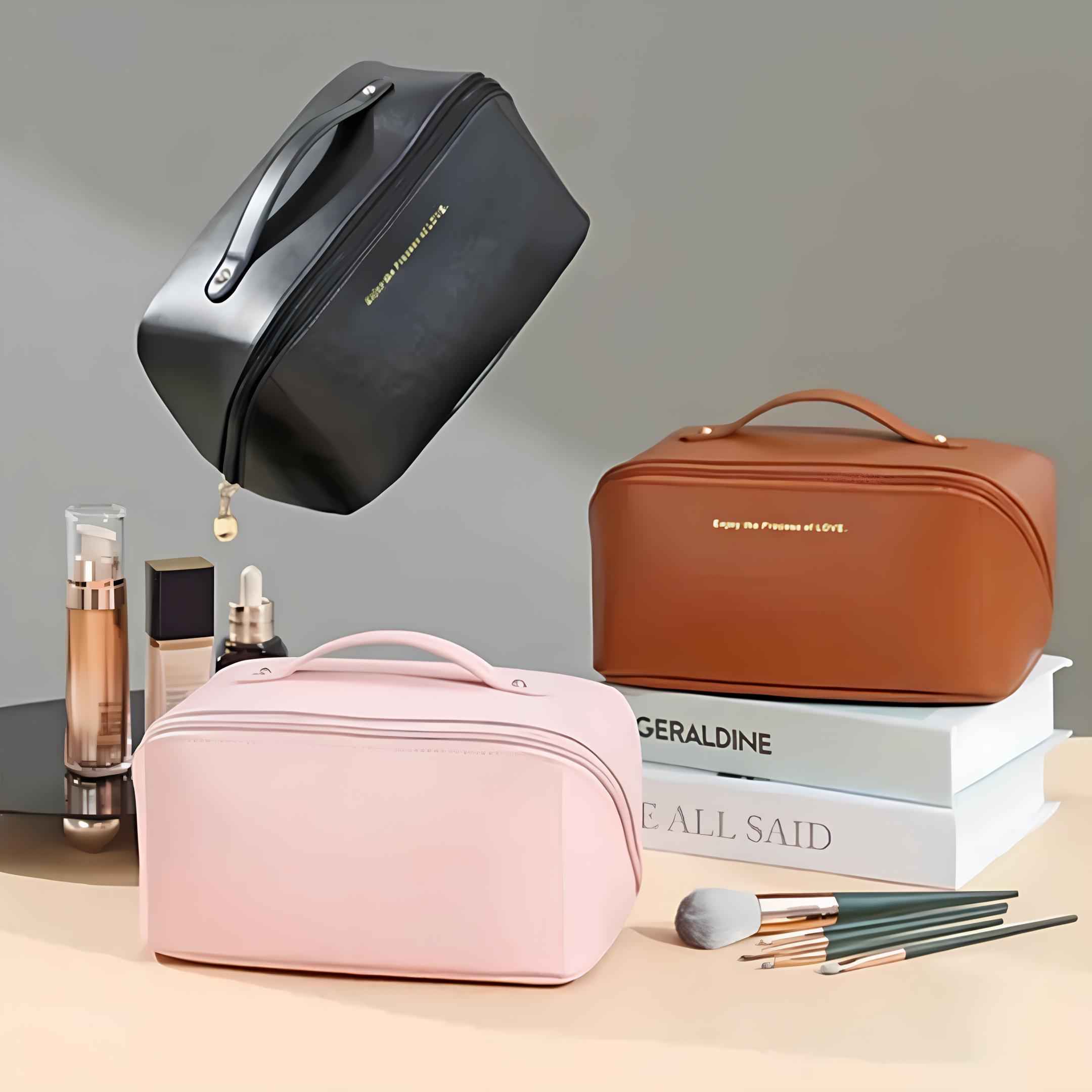 organizador de maquiagem de couro, nécessaire resistente para cosméticos, nécessaire premium feminina, nécessaire grande para maquiagem, nécessaire feminina para viagem, nécessaire feminina de couro, nécessaire de viagem feminina, nécessaire de maquiagem espaçosa, nécessaire de couro com zíper, bolsa organizadora de maquiagem, bolsa de maquiagem para viagem